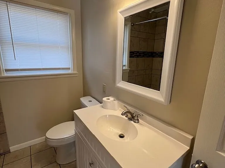 810 Woodlawn Ave — Photo 9