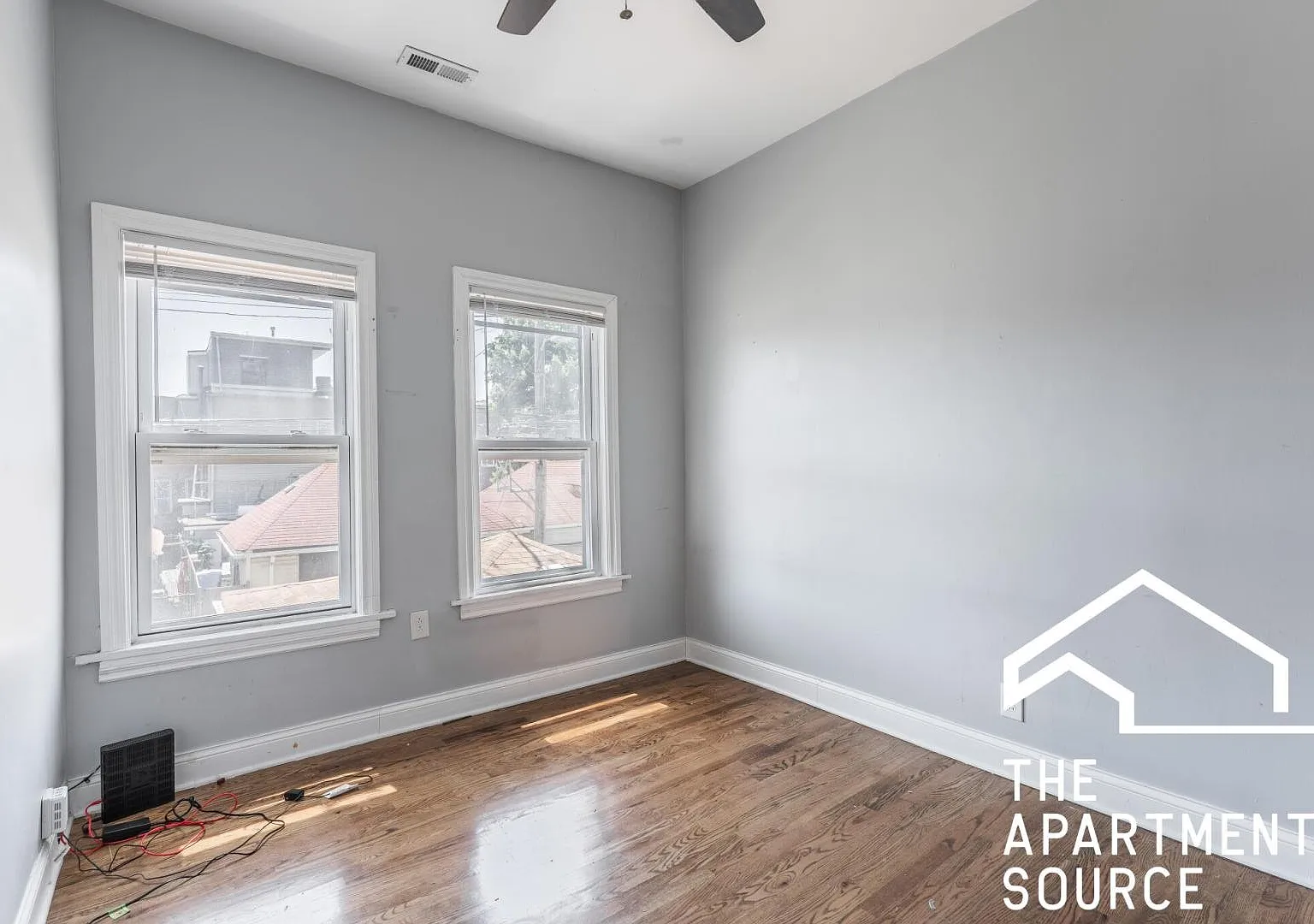 1 Bed + Office in Avondale w/ Laundry, Central Ac, Yard, and More — Photo 3