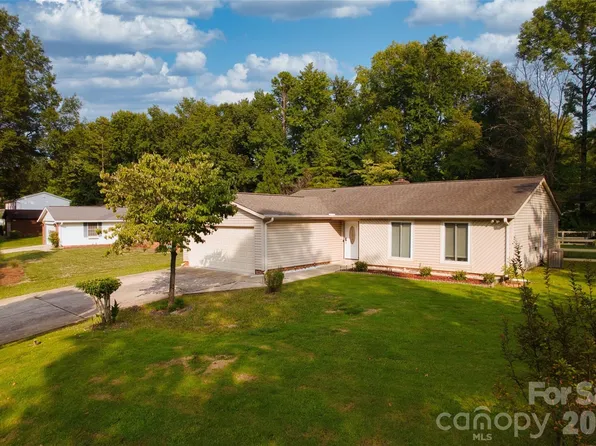 524 Regency Dr, Charlotte, NC 28211