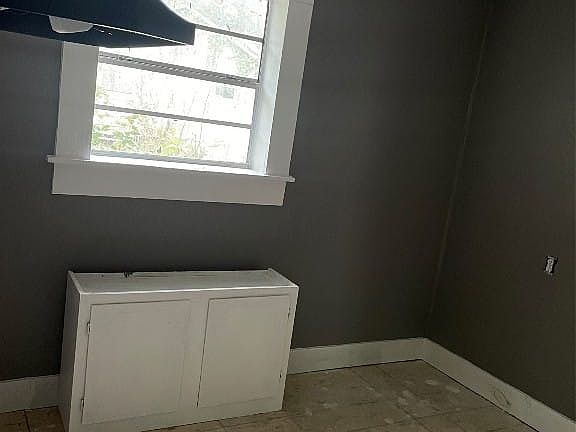 5th image of 735 Alexander St