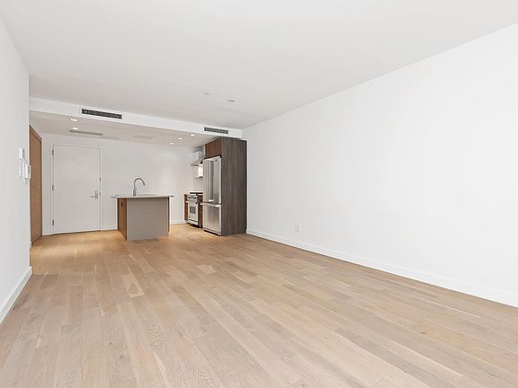 2nd image of 952 Columbus Ave #2A