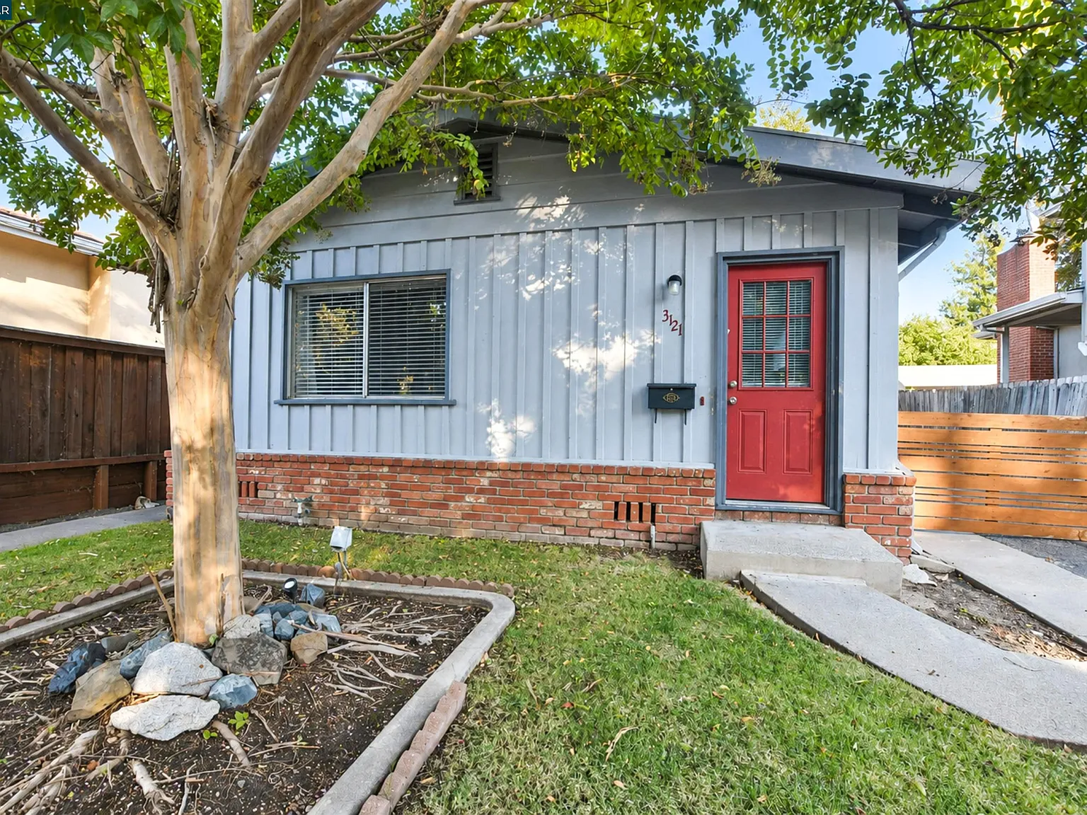 3 bed, 1955 sqft, $3,700 — Photo 2