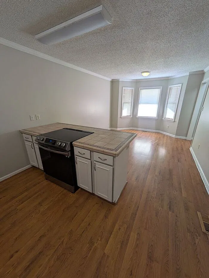 3 bed, 2.5 bath, 1824 sqft, $1,795 — Photo 4