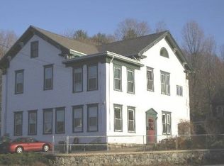 32 School St #2, Groveland, MA 01834