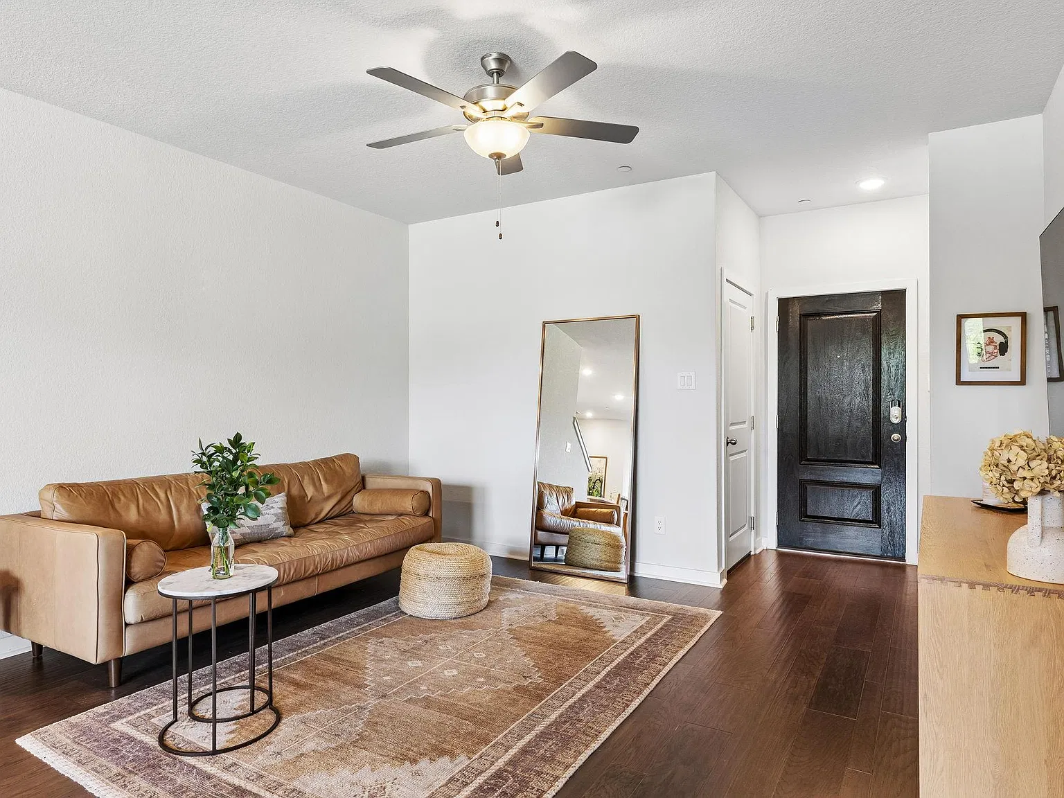 3 bed, 2.5 bath, 1636 sqft, $2,195 — Photo 4