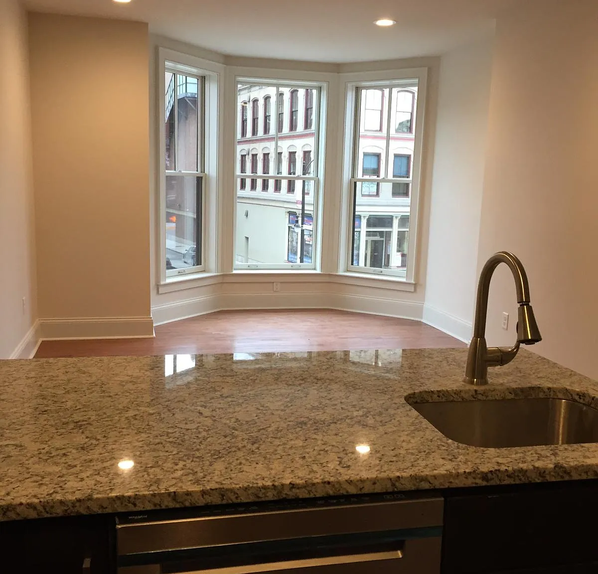 1 bed, 550 sqft, $1,900 — Photo 3