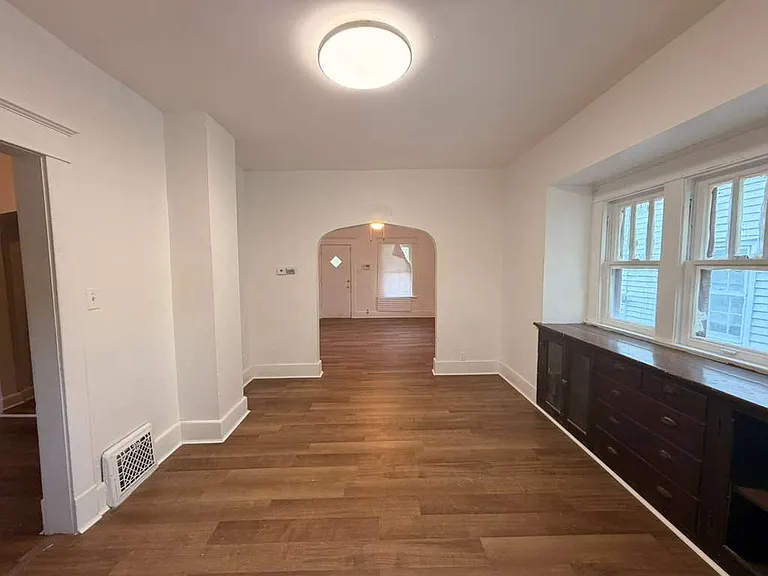 238 E Pearl St — Photo 12