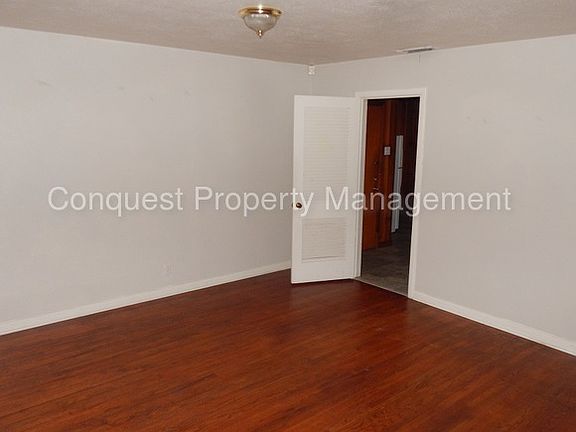 3rd image of 1826 S Fleishel Ave