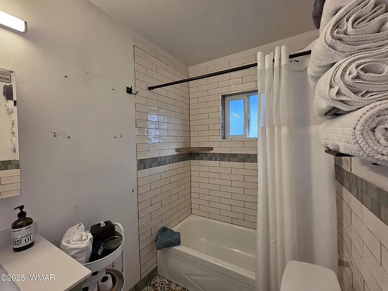 1468 W Walnut Ln — Photo 9