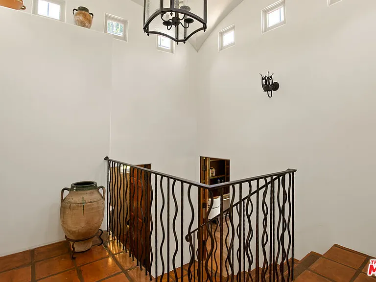1407 N Beverly Dr — Photo 48