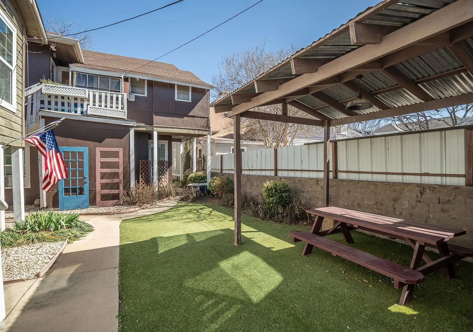 1506 Hurley — Photo 4