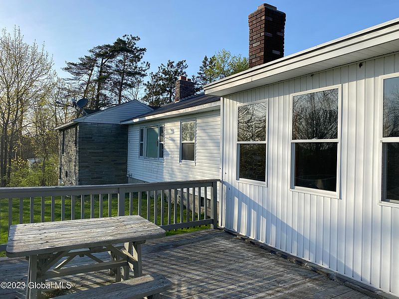 3rd image of 493 Johnson Hill Rd Road