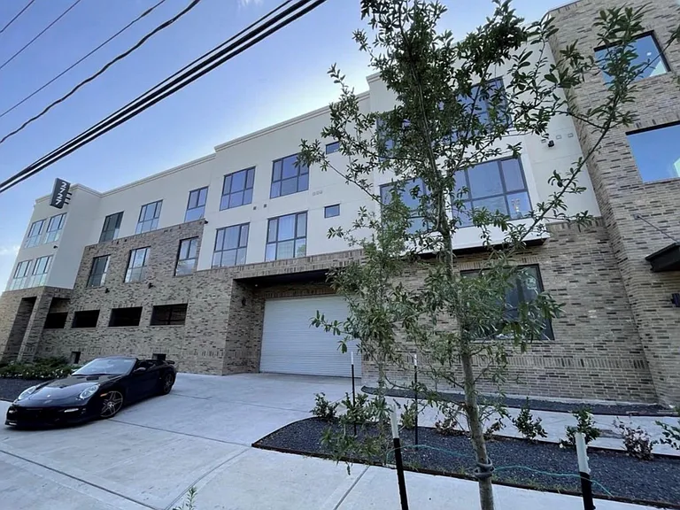 2727 Houston Ave #202 — Photo 25
