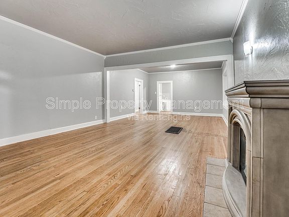 4th image of 1012 N Broadway Ave