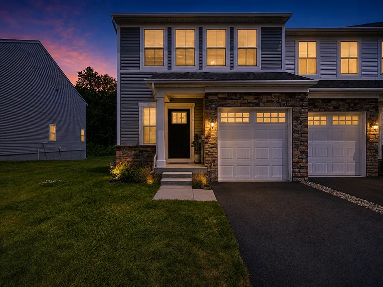 56 Pratt Ln — Photo 1