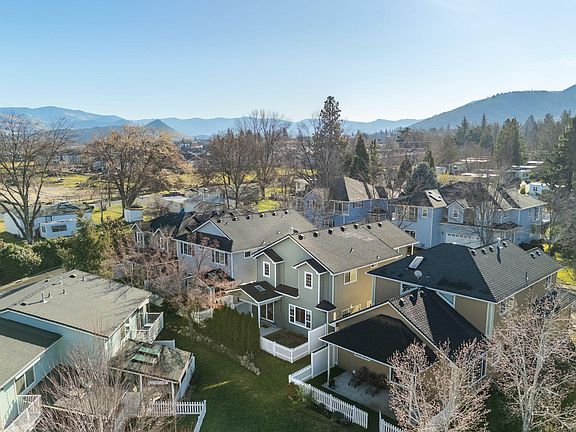 3rd image of 267 Meadow Dr