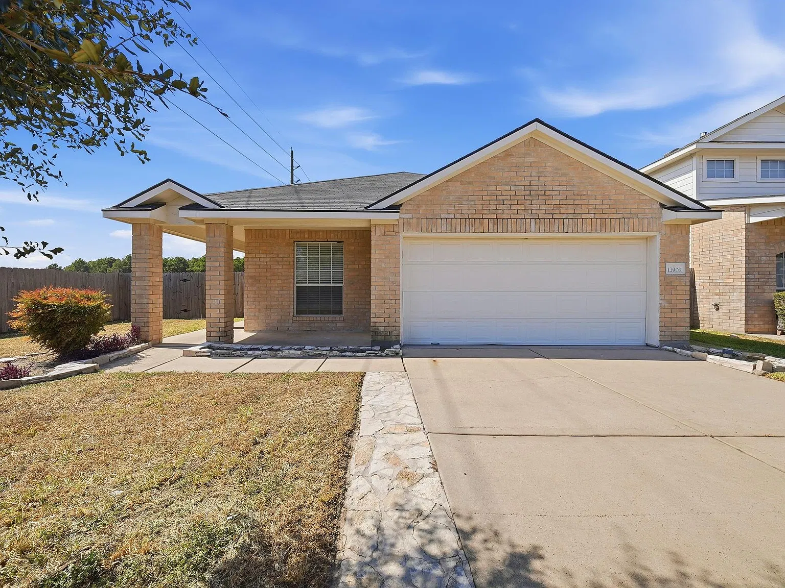 3 bed, 2.0 bath, 1356 sqft, $1,790 — Photo 1