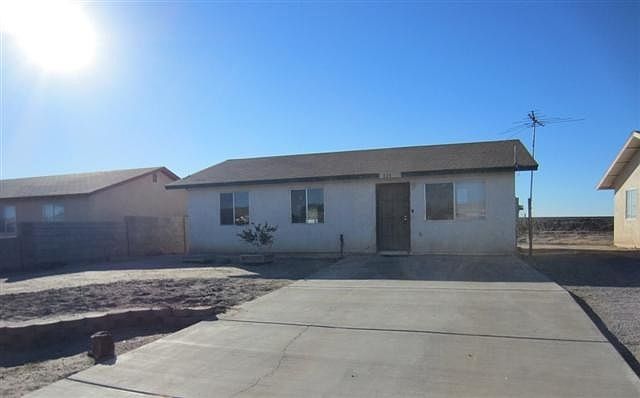 1st image of 828 NW Canal Dr
