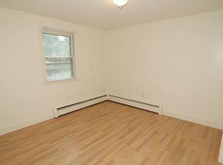 12 Holbrook St APT 3, Freeport, ME 04032