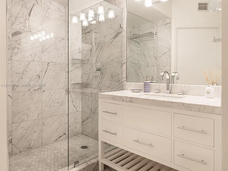 1330 West Ave #711 — Photo 8