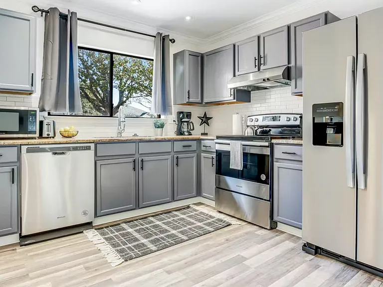 2902 Donnell Dr — Photo 24