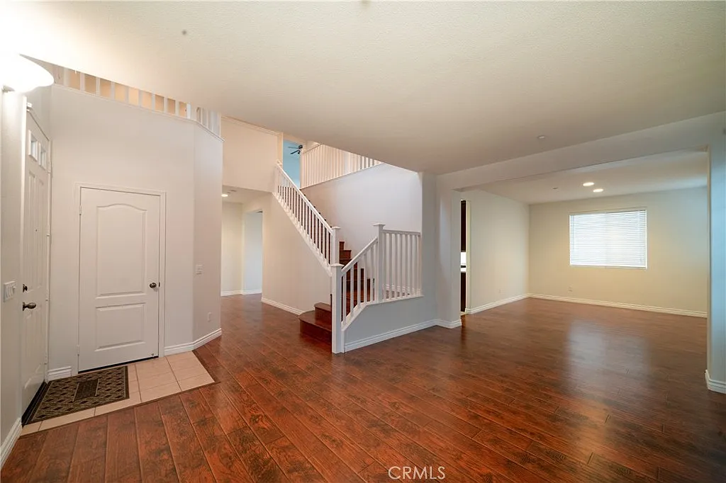 5 bed, 2833 sqft, $3,900 — Photo 4