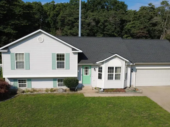 2591 W Pine Ln, Holland, MI 49424
