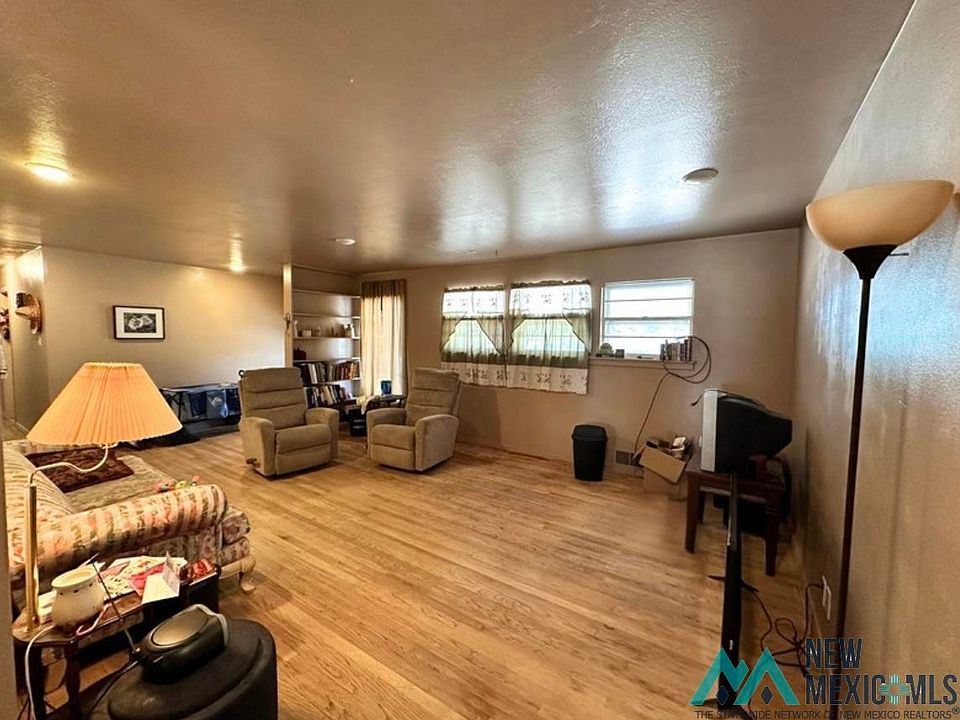 2nd image of 1207 W Avenue M