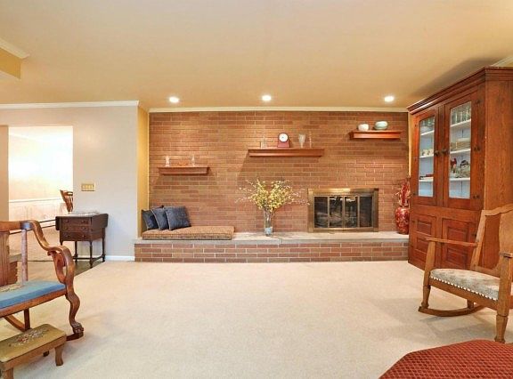 5th image of 456 E Schreyer Pl