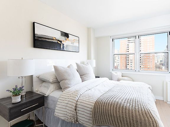 4th image of 360 W 22nd St APT 12H