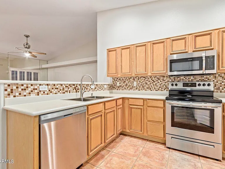 2809 E Janice Way — Photo 8