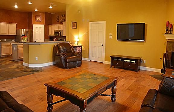 2nd image of 875 Shores Blvd