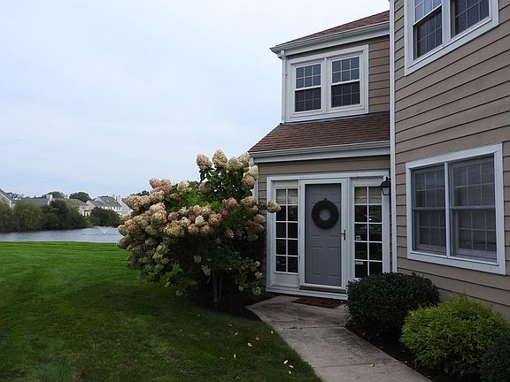 2nd image of 105 Clear Pond Dr #105