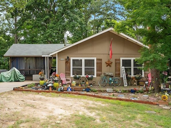 16083 Hickory Dr