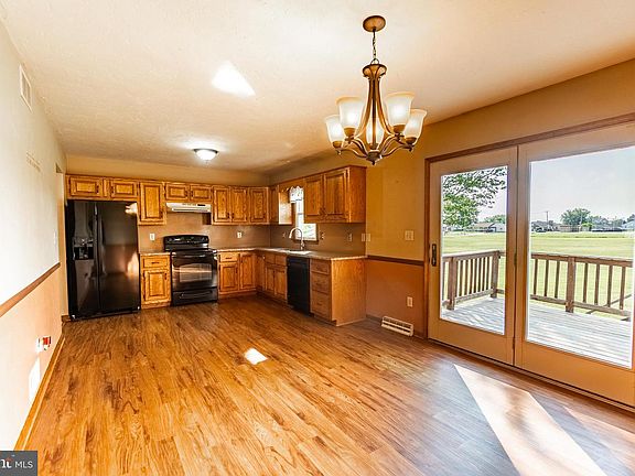 5th image of 677 Poplar St