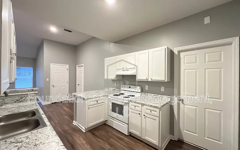 4 bed, 2.0 bath, 1350 sqft, $1,625 — Photo 4