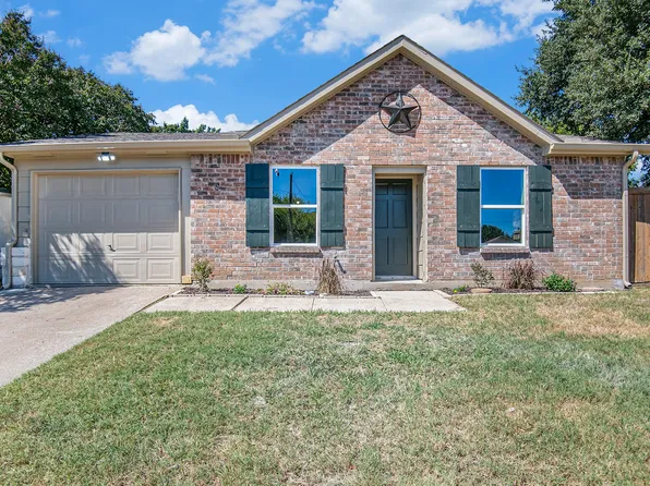 628 Black Hills Dr, Burleson, TX 76028