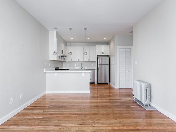 4th image of 1626 Sacramento St #14