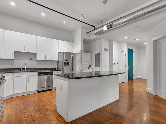 2nd image of 140 Orange St #3