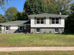 6709 Oak Brook Dr, Whitehouse, OH 43571