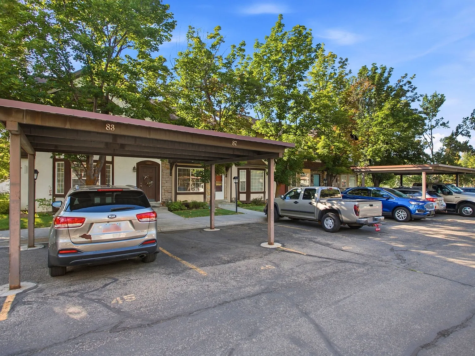 2 bed, 1.5 bath, 1070 sqft, $2,200 — Photo 3