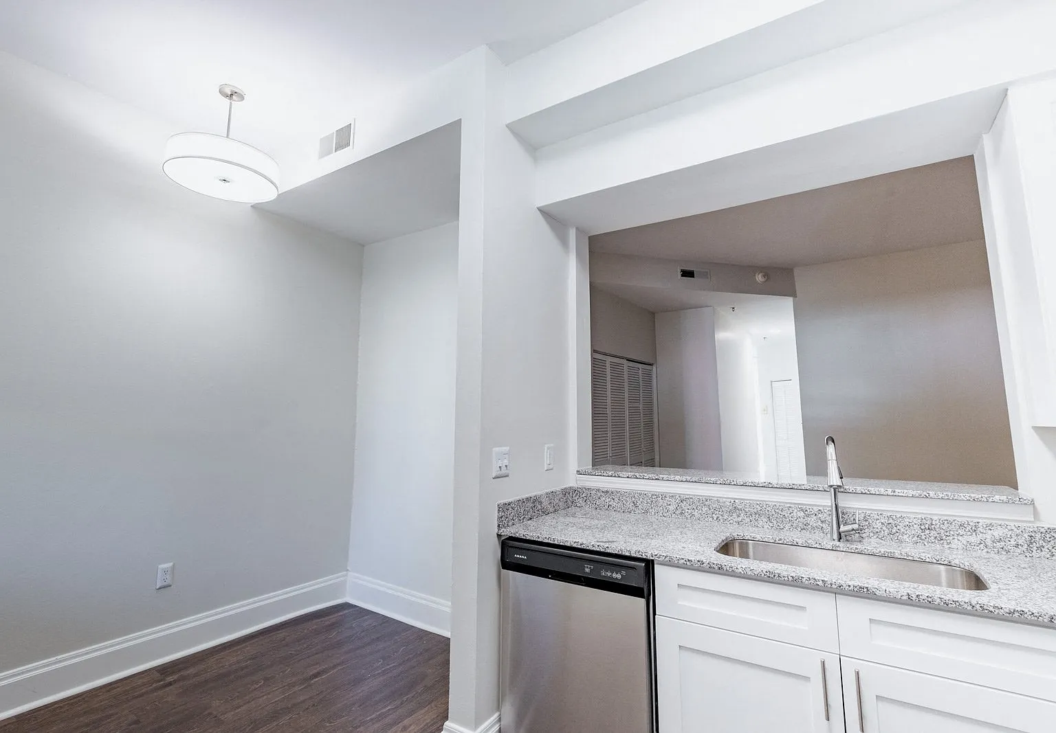 Lockerbie Court on Mass Ave — Photo 4