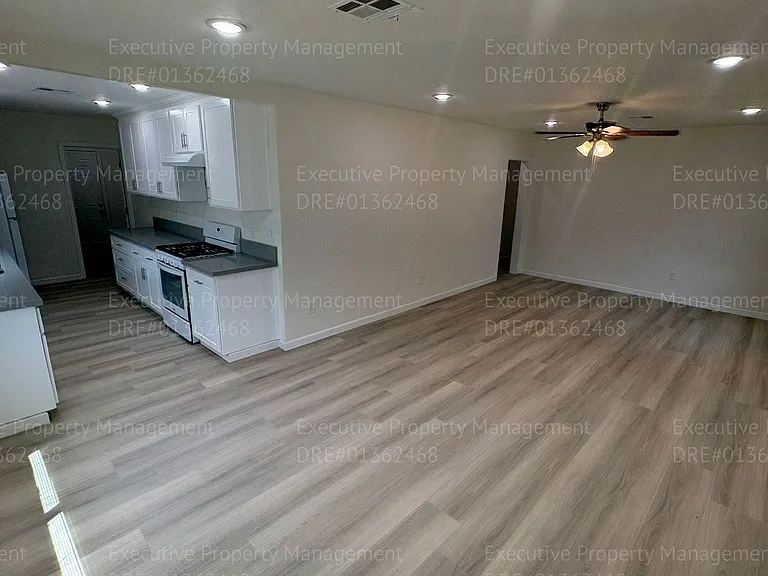 1928 Doolittle Ave — Photo 4