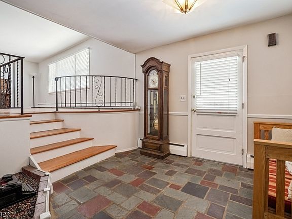 3rd image of 112 Midvale Ave