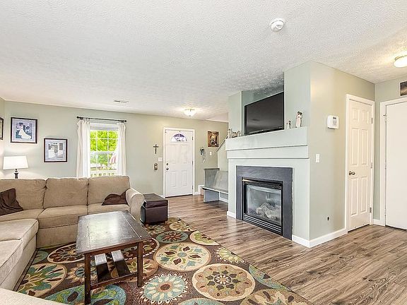 4th image of 4682 Grandover Dr
