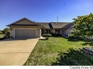 3200 Red Oak Ln, Springfield, IL 62712