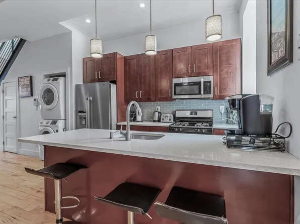 698 Lexington Avenue image 7 of 36