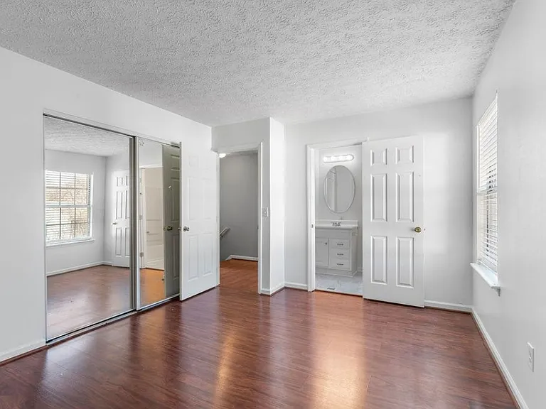 8228 Wynewood Ct — Photo 15