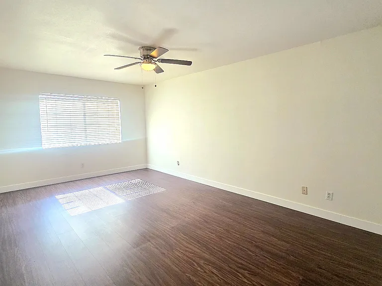 7604 Connemara Ave — Photo 17