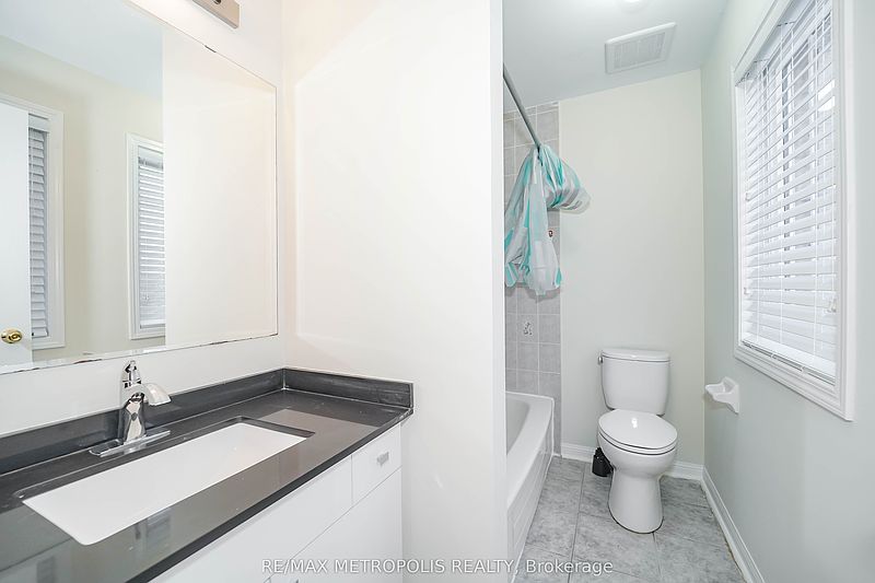 Brampton House for rent - 4 Bedrooms — photo 20